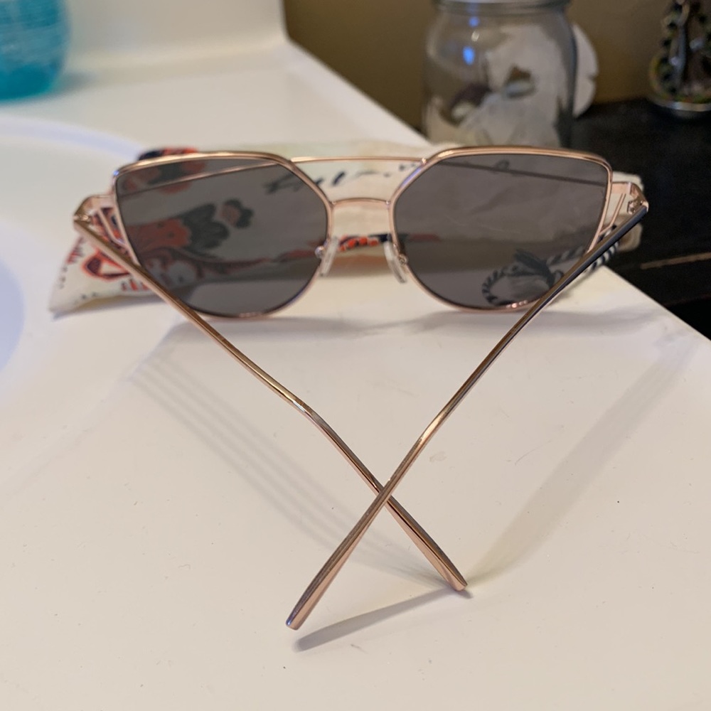 Free People sunglasses PRICE FIRM - Picture 2 of 6